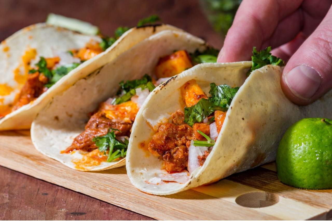 Comer tacos en Linares en La Llorona