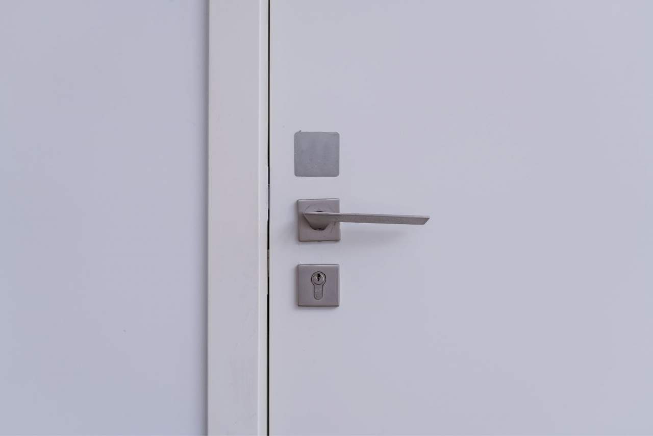 Puerta acorazada Kiuso Granada de Multiservicios Dorcas