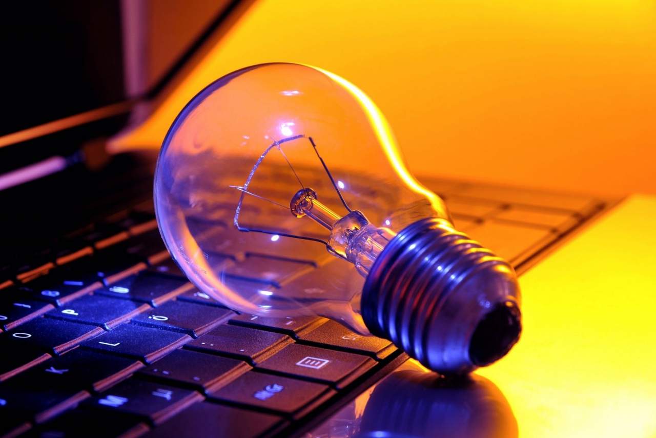 Ahorrar en la factura de la luz es posible con la ayuda de Gurú Energía