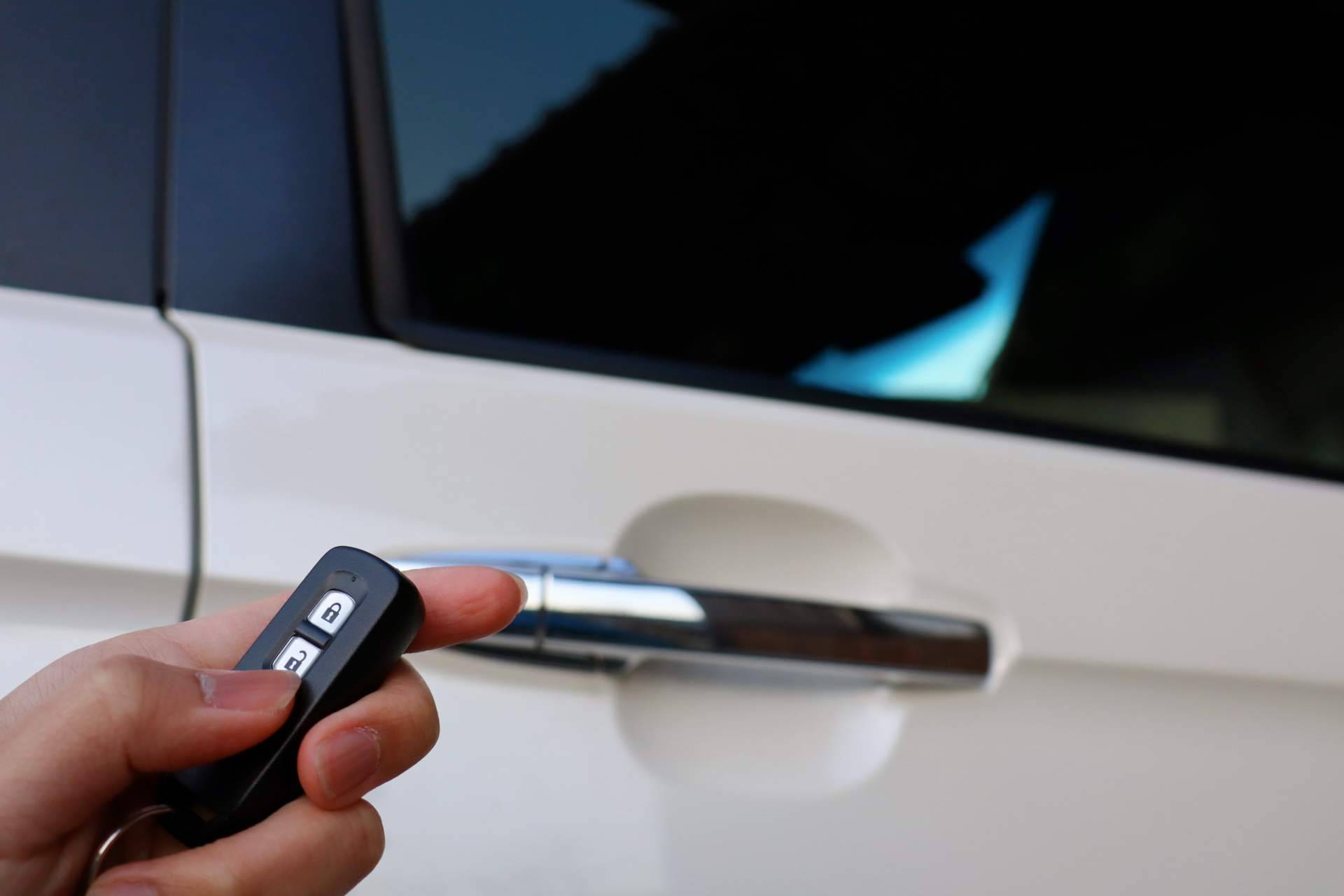 Denikey ofrece la apertura de coche sin roturas mediante la reparación de mandos
