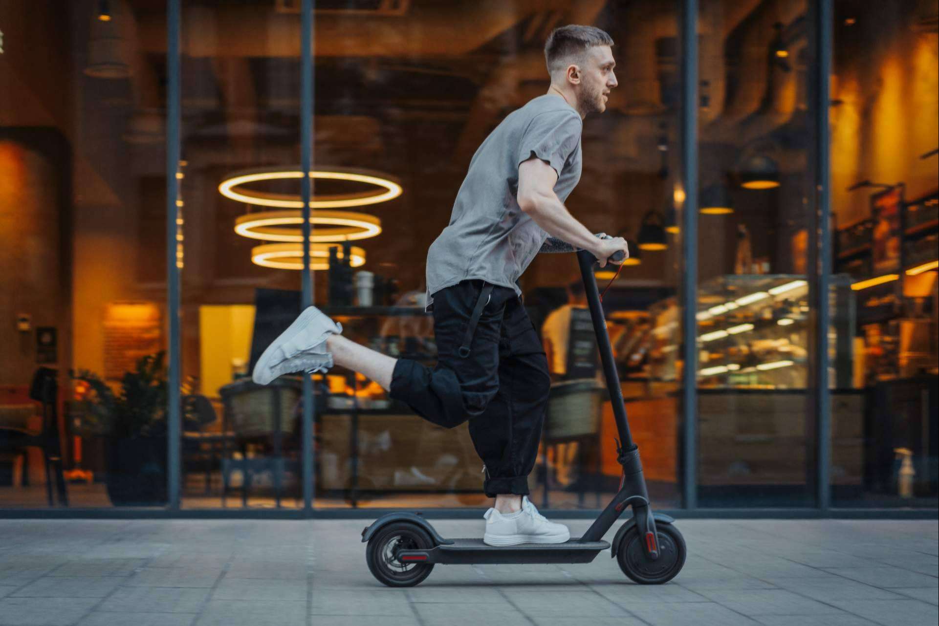 La última tendencia es alquilar un patinete eléctrico en Barcelona con LYNX