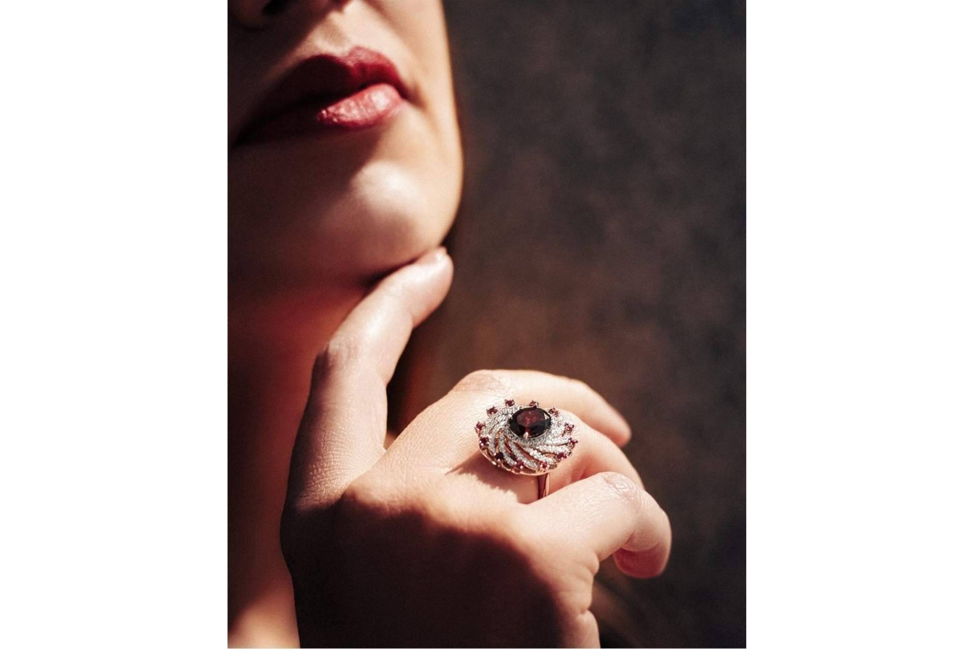 The Soft Cheek: extenso catálogo de piedras preciosas con gemas brillantes