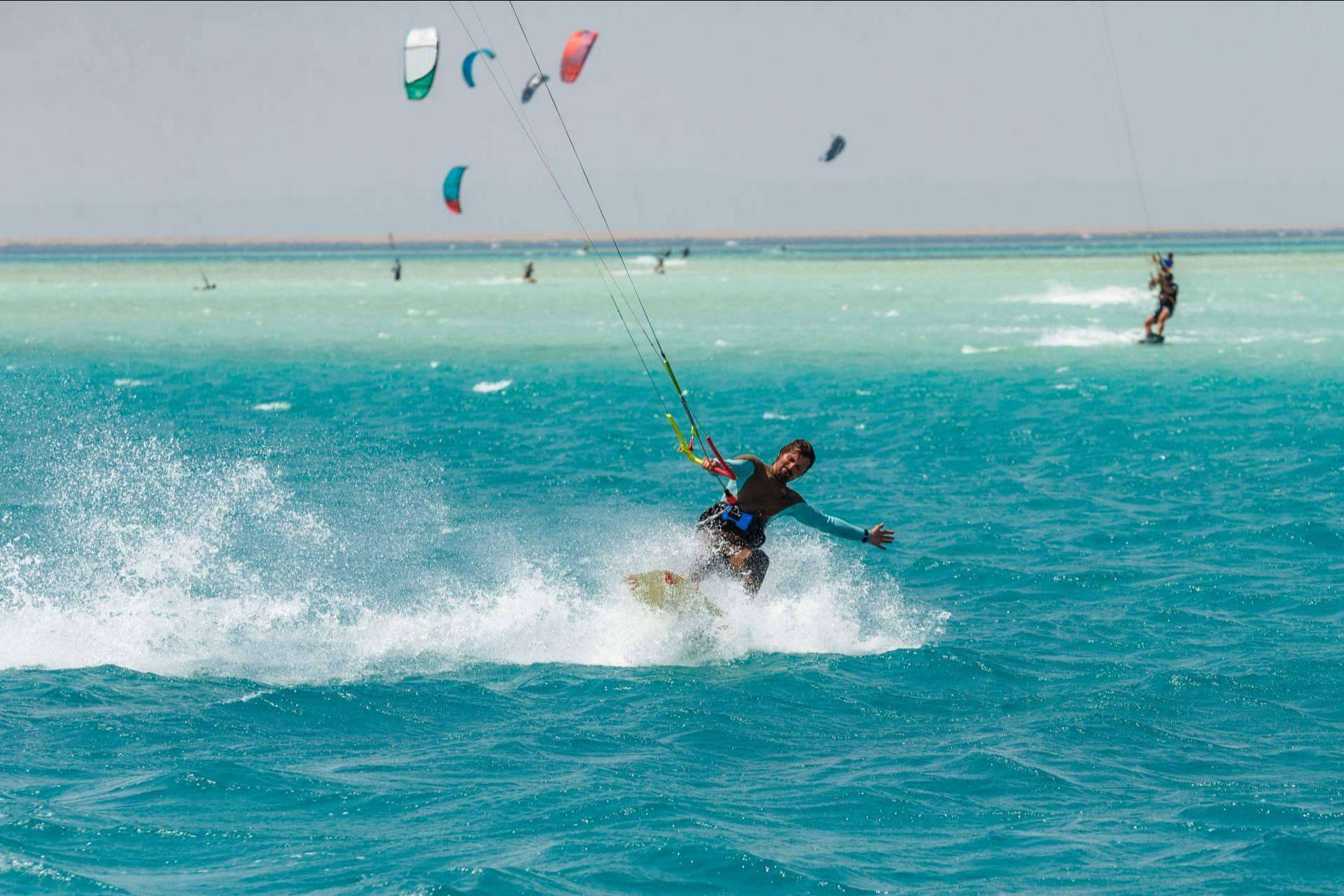 Aprender kitesurf en Tarifa es posible gracias a los cursos de kitesurf de la escuela 3 Sixty Kite School Tarifa