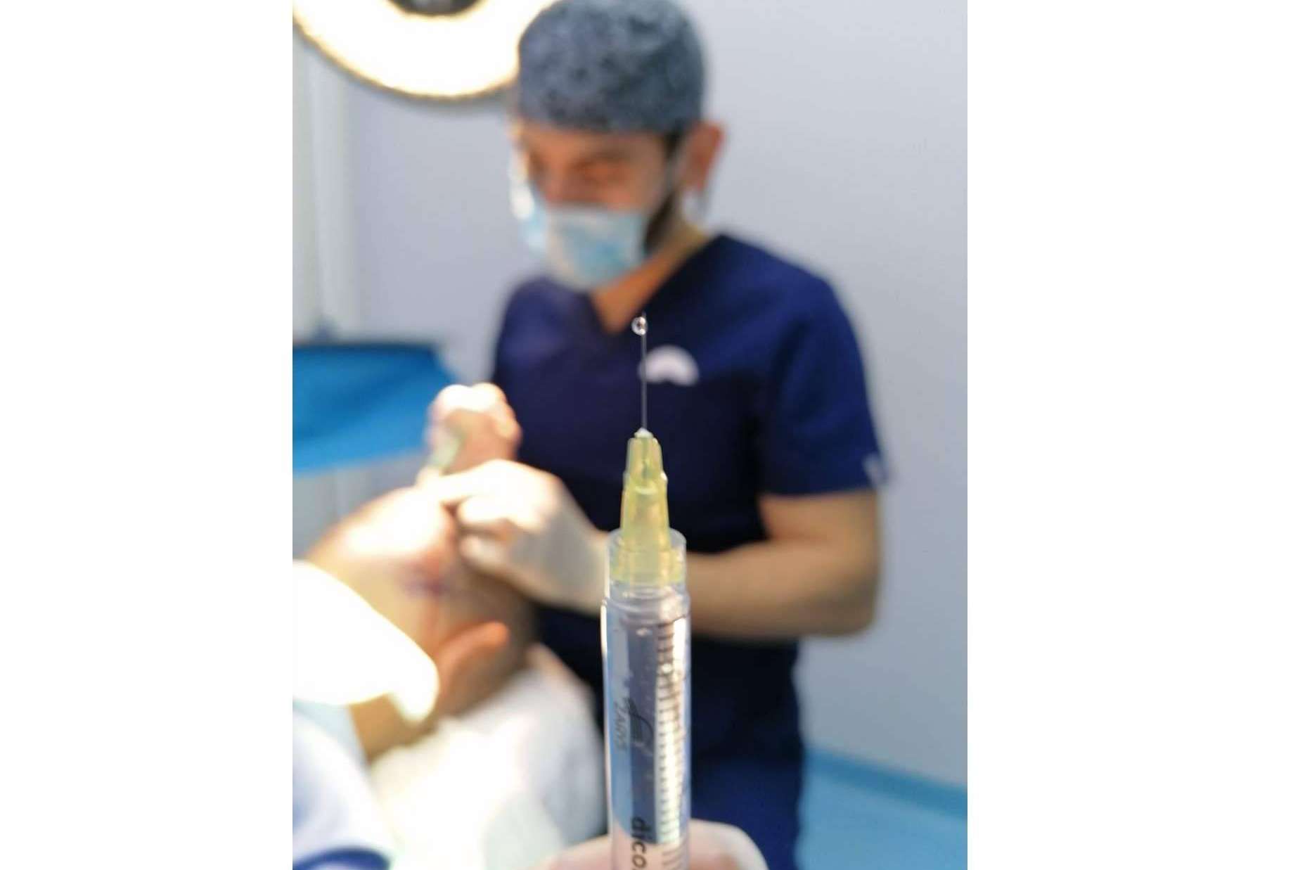 El Dr. Bern expone cómo se consiguen resultados naturales en el trasplante capilar mediante la técnica DHI