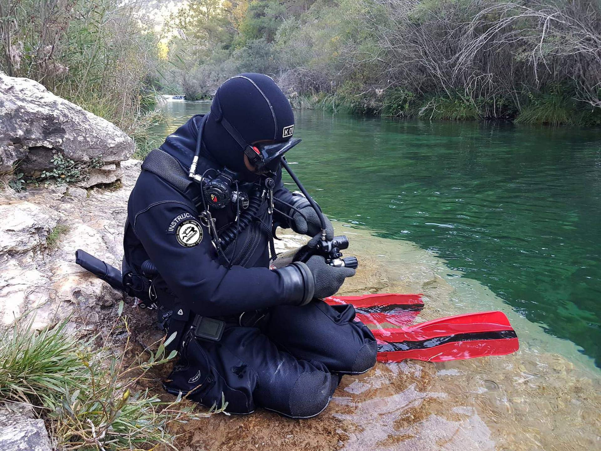 Cuevas con encanto: buceo en cuevas con la academia Dark Sidemount