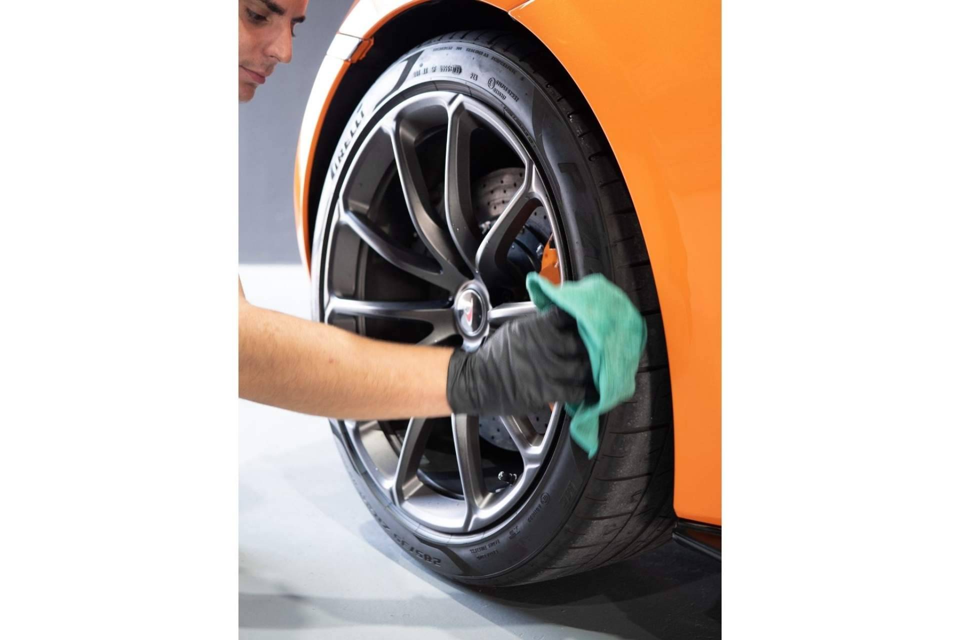 Radikal World, una marca que cita a los amantes de los coches de lujo con Radikal Carwash