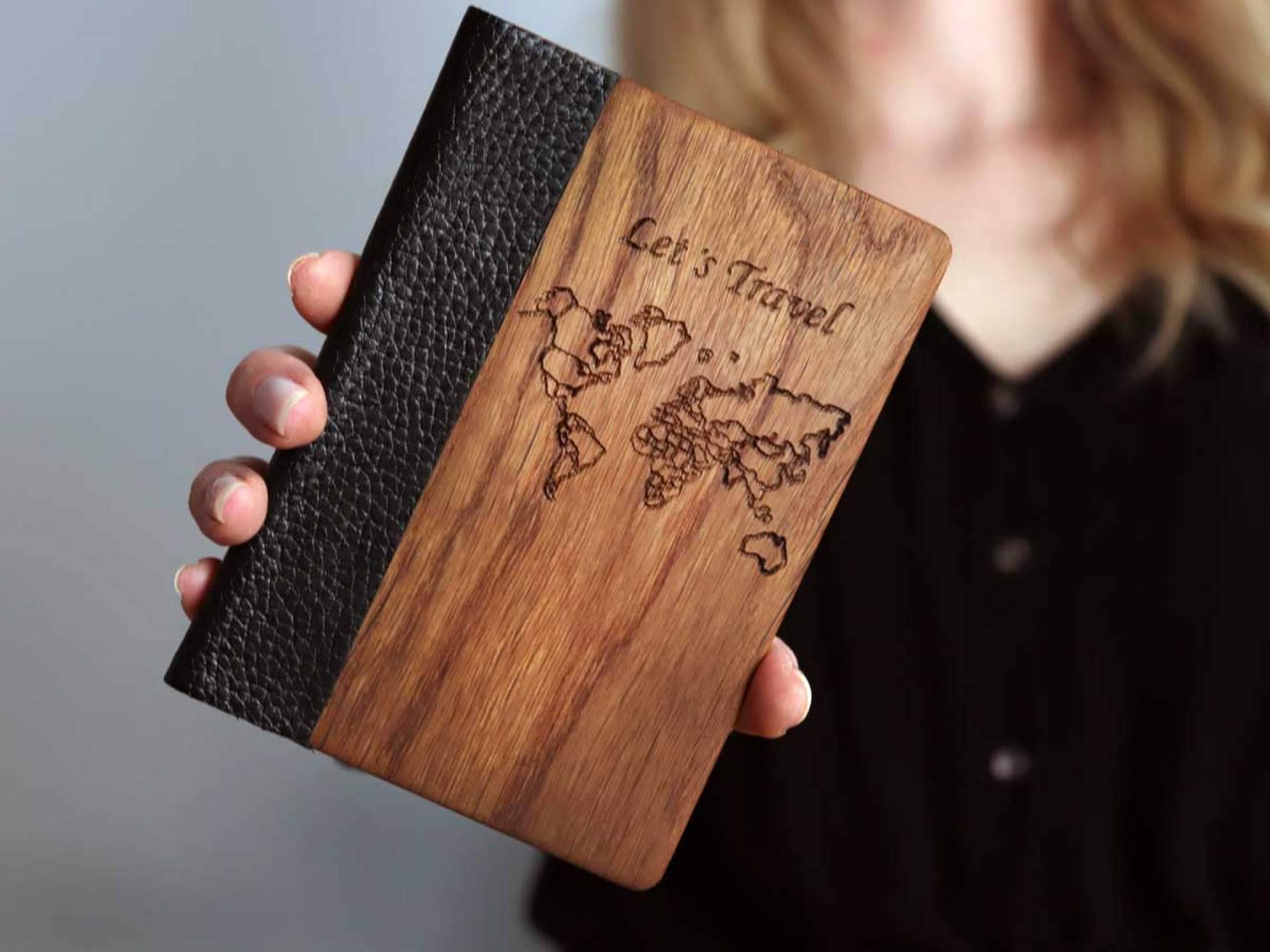 Regalos de Madera: la funda de pasaporte de madera, uno de los mejores regalos para los viajeros