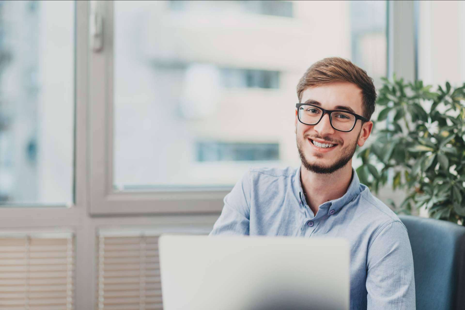 Consejos para pasar de becario de verano a empleado en una empresa, por CVapp