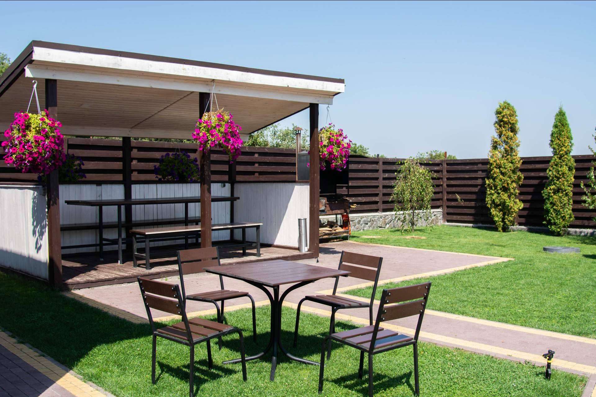 La tienda online Tus Compras de Confianza ofrece un extenso catálogo de artículos para jardín y exterior