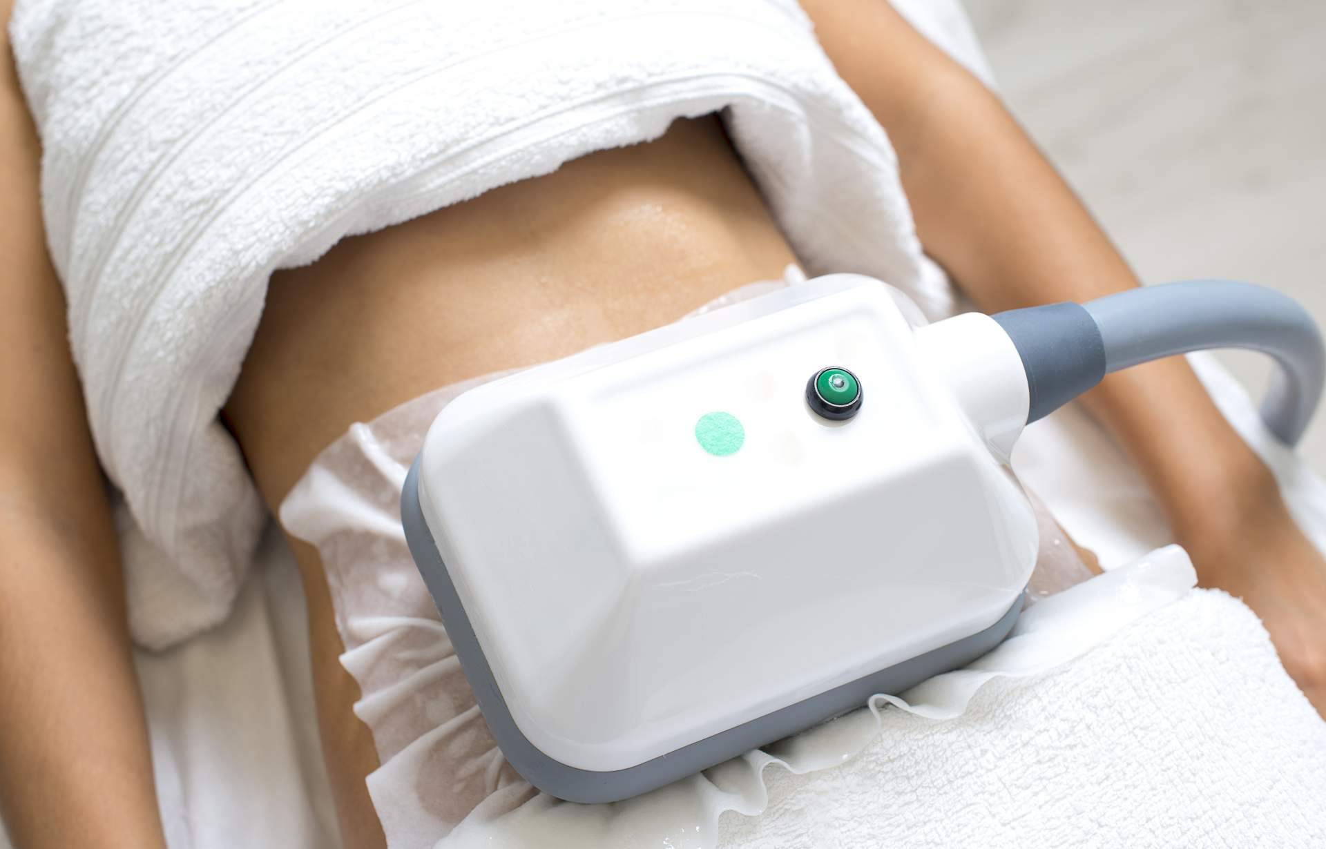 La criolipolisis es la técnica indicada por Femme para acabar con los excesos de grasa de las vacaciones