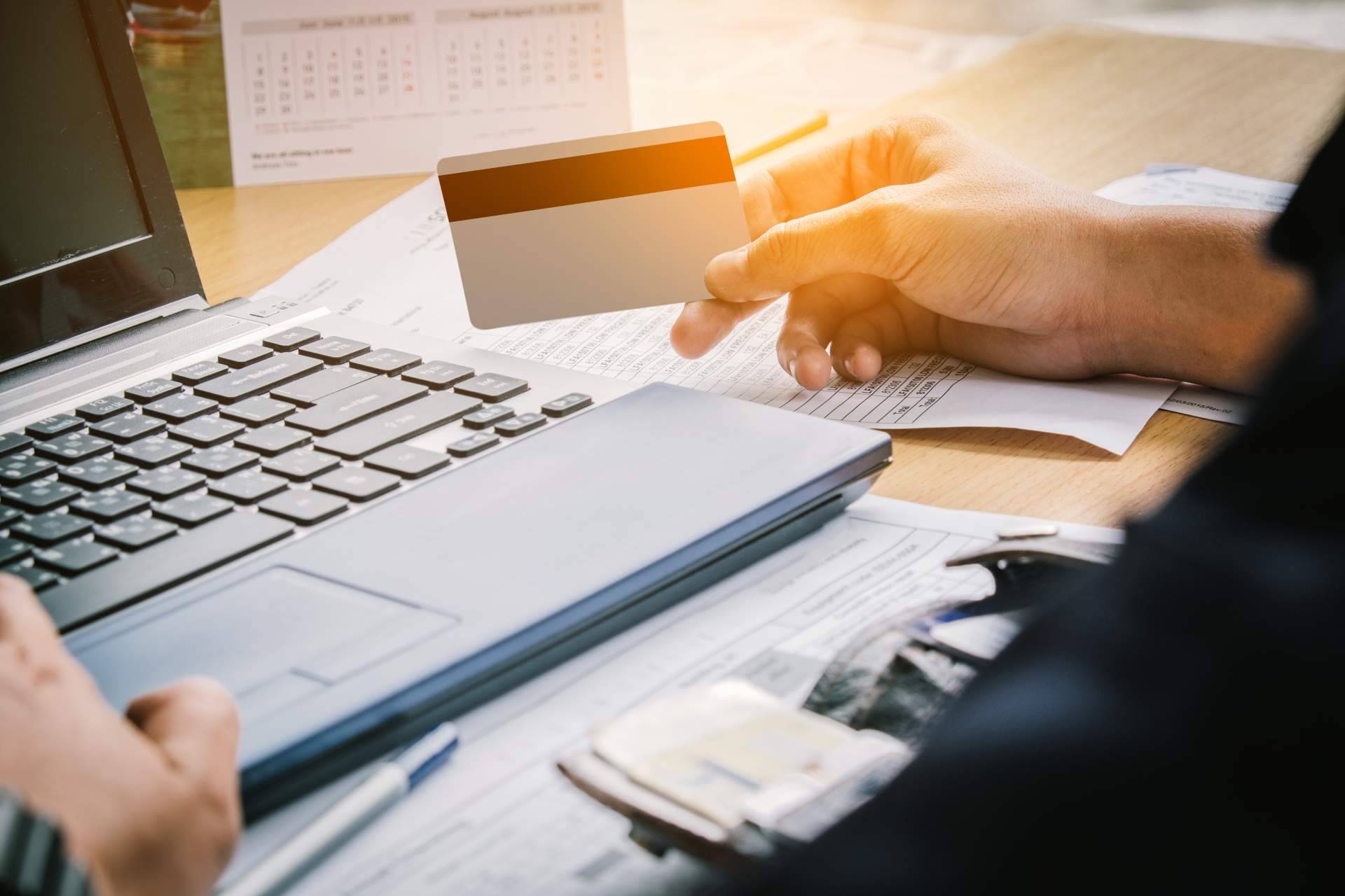 Ahorrar al enviar dinero a Latinoamérica gracias a la compañía online Gelt Giro