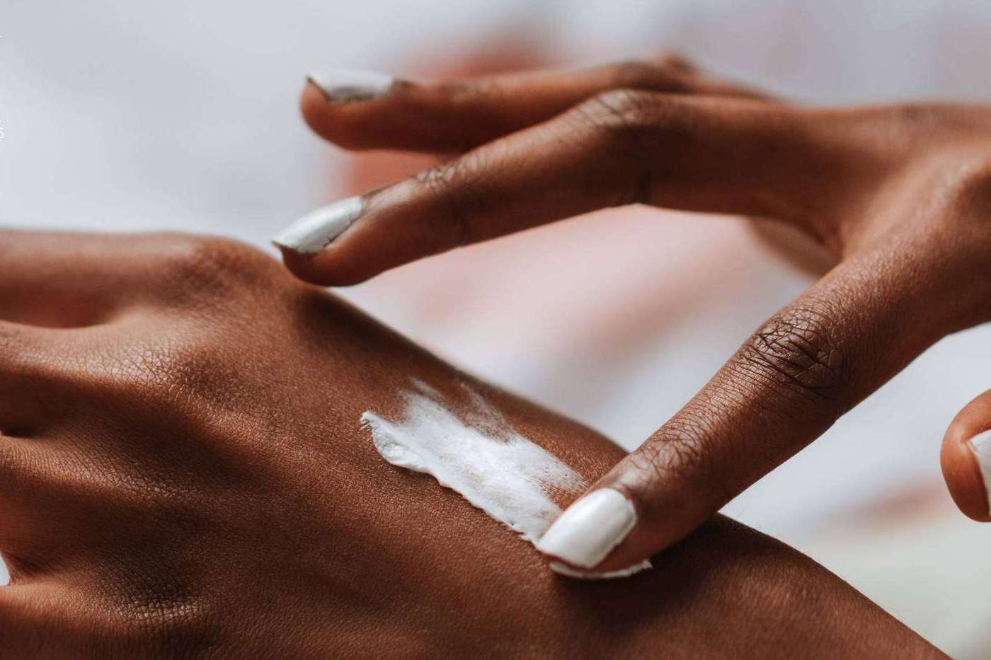 Tips para mantener una manicura bonita en verano con Kunal Cosmetics