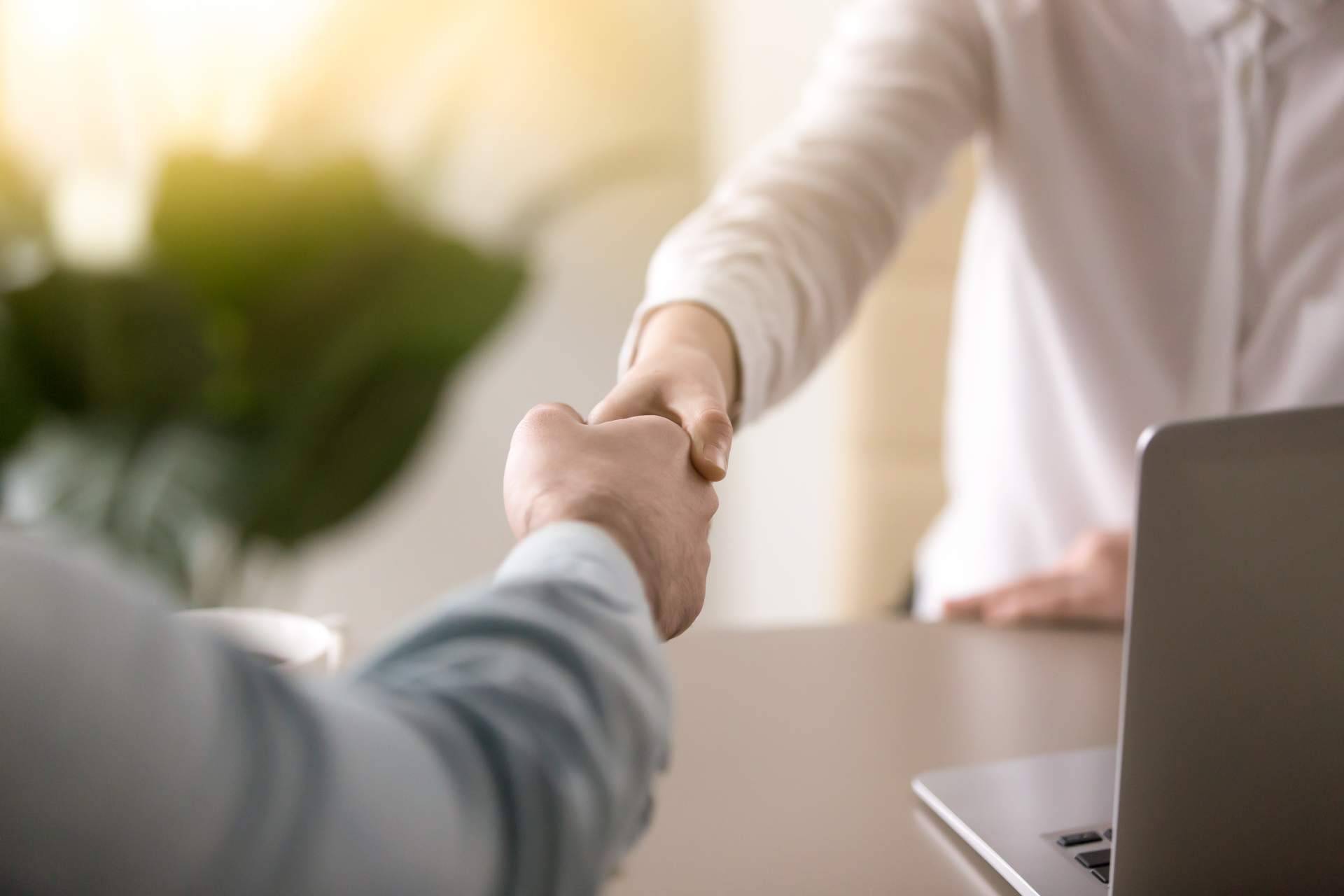 ¿Cuáles son los beneficios de los seguros de vida para empresas con PuntoSeguro?