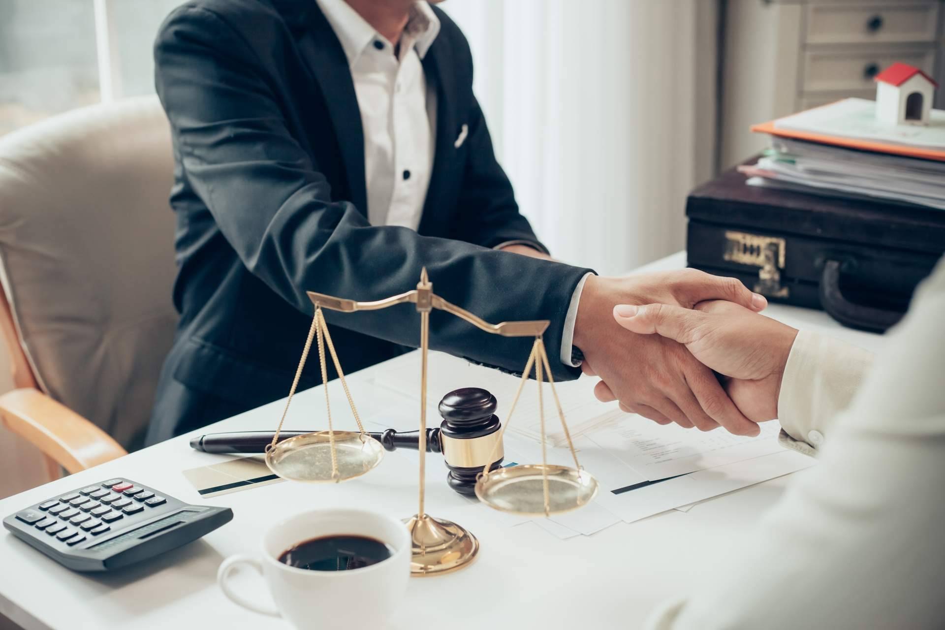 Llevar a cabo un concurso de acreedores en la empresa con la asesoría del equipo de abogados y economistas de RR31416