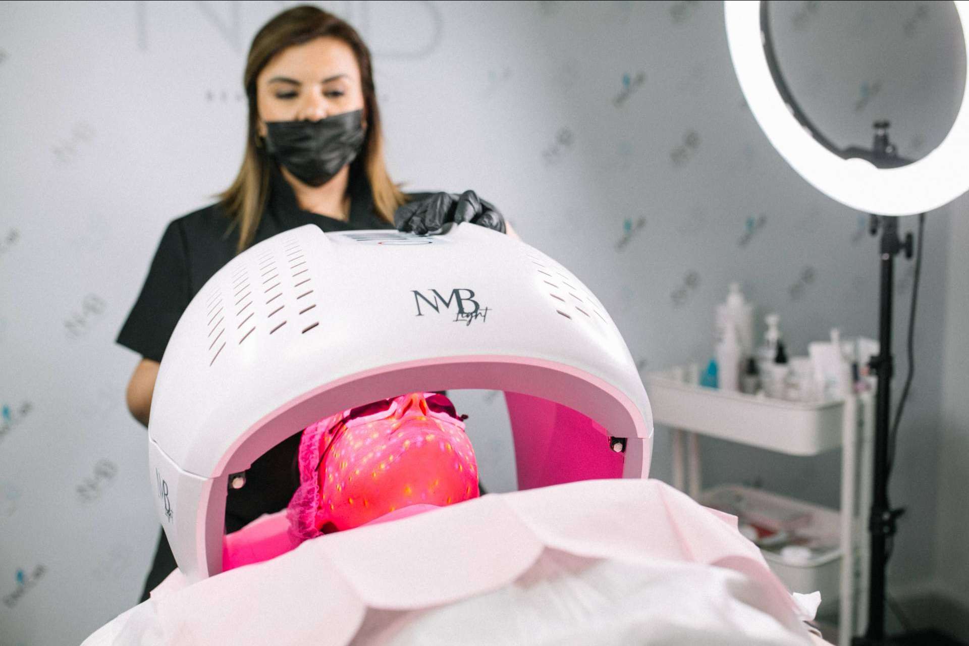 NMBeauty Academy ofrece aparatología de estética avanzada. Diferentes tipos de láser, oxigenoterapia y mucho más