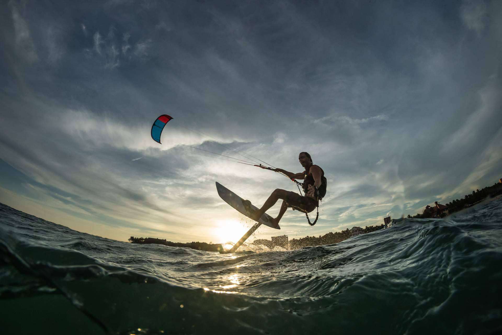 Iniciarse en el kitsurf a través del curso kitesurf para principiantes de 3 Sixty Kite School