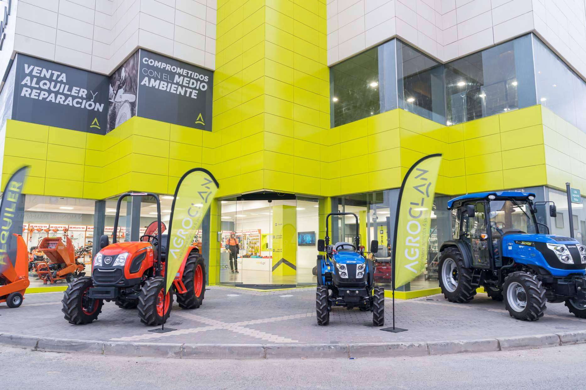 Agroclan expone las ventajas de alquilar maquinaria agrícola y de jardinería