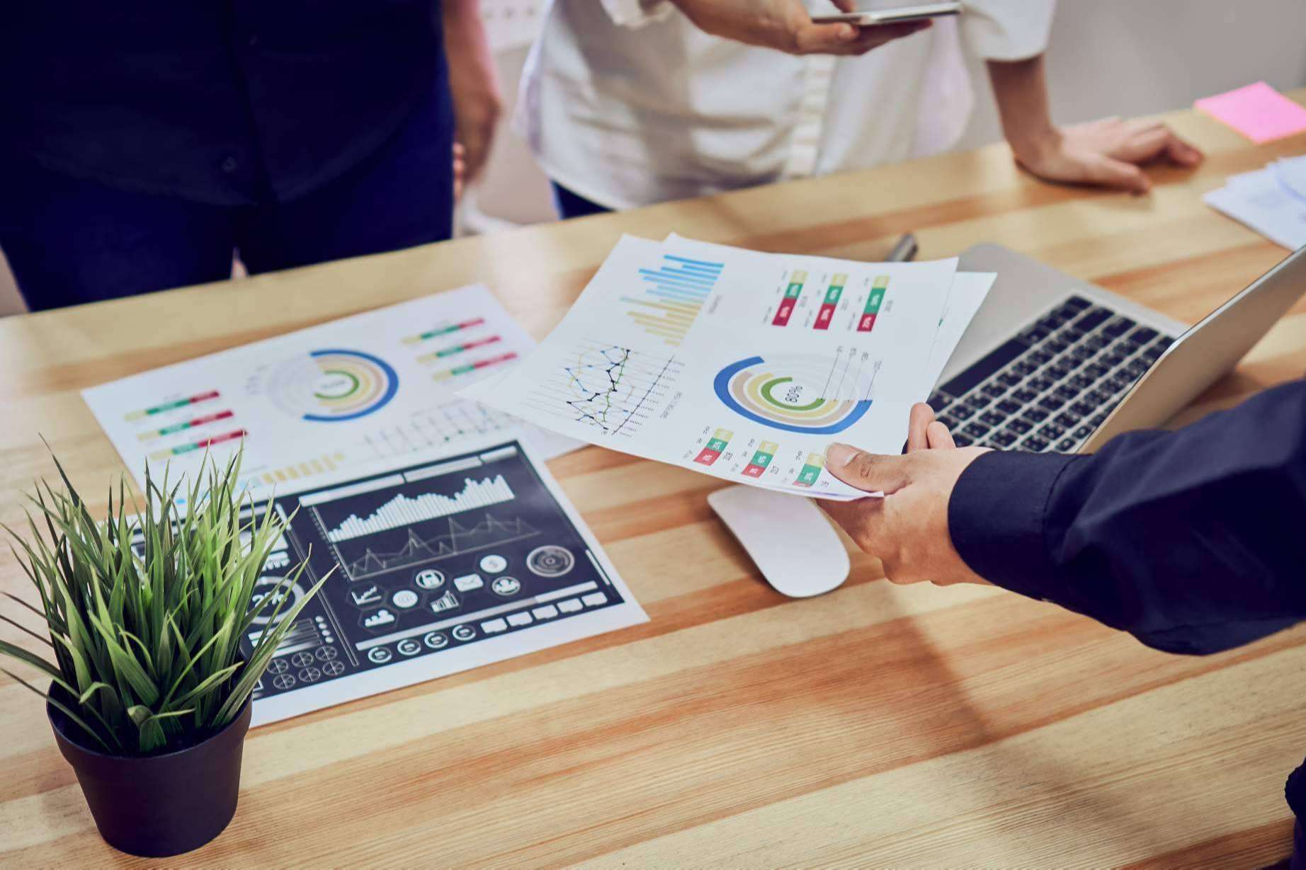 Los beneficios de contratar una agencia especializada en gestión de marcas