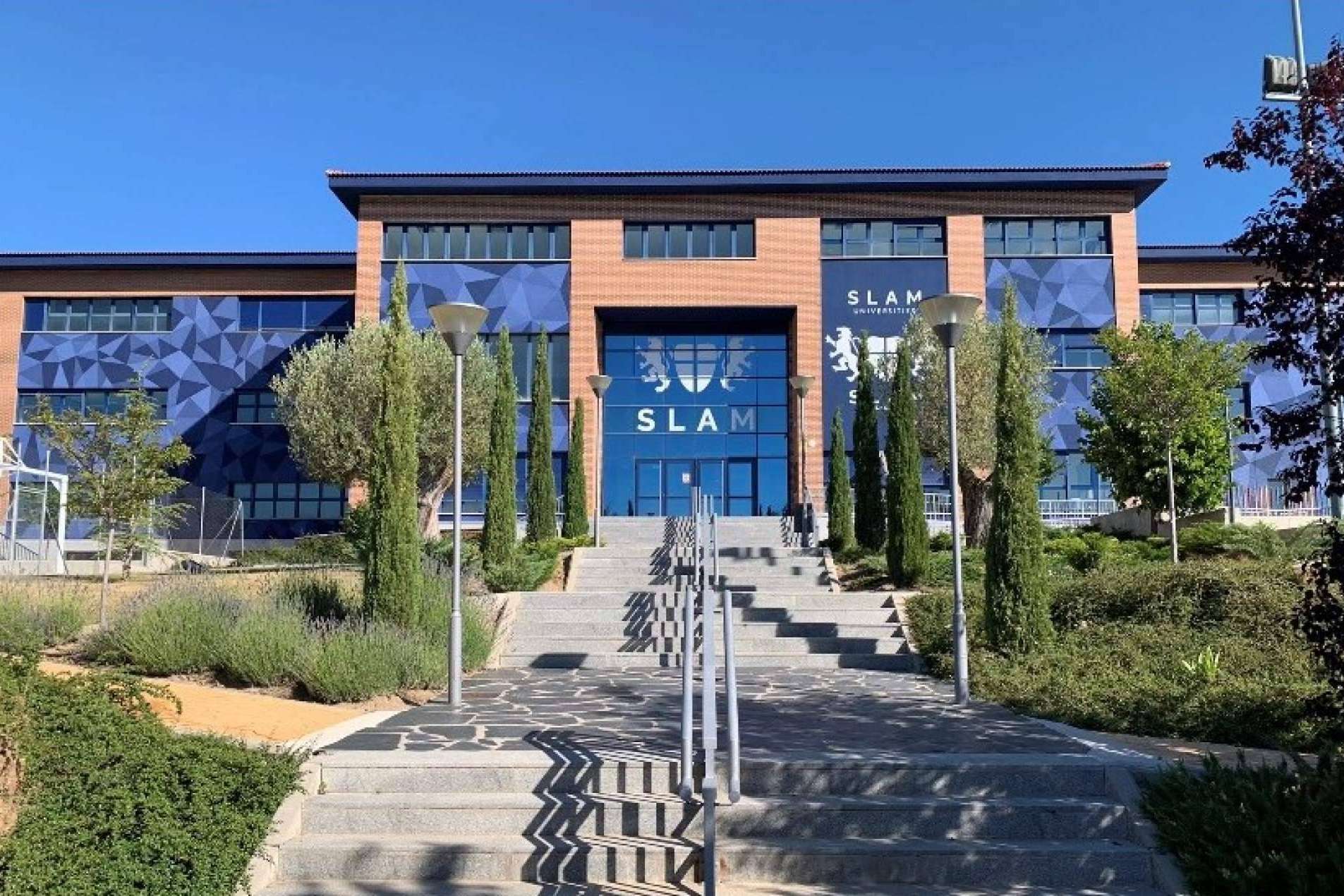 Un centro integral de formación internacional de referencia en todo el mundo es SLAM School
