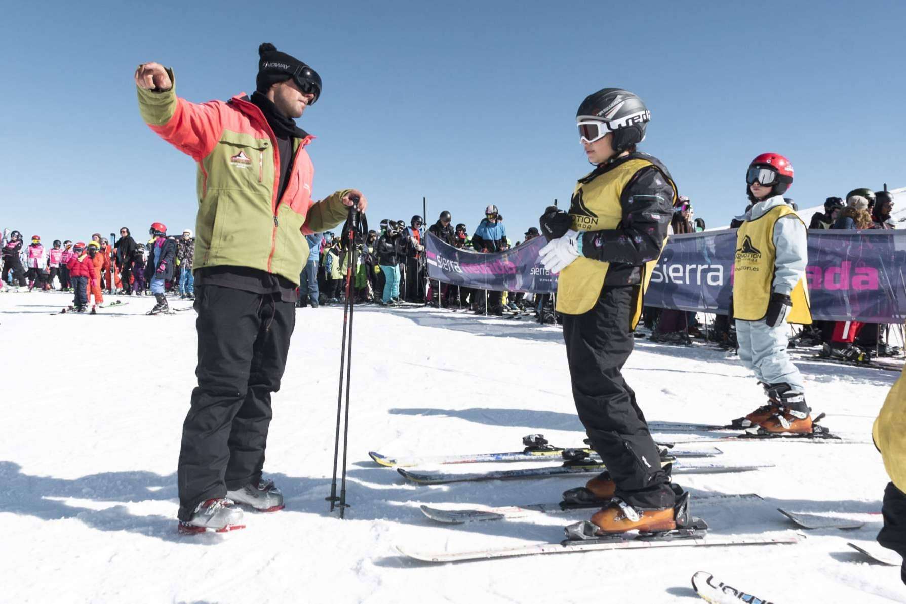 ¿Por qué son tan destacadas las clases y el alquiler de equipos de esquí y snowboard en Sierra Nevada de Snowmotion?