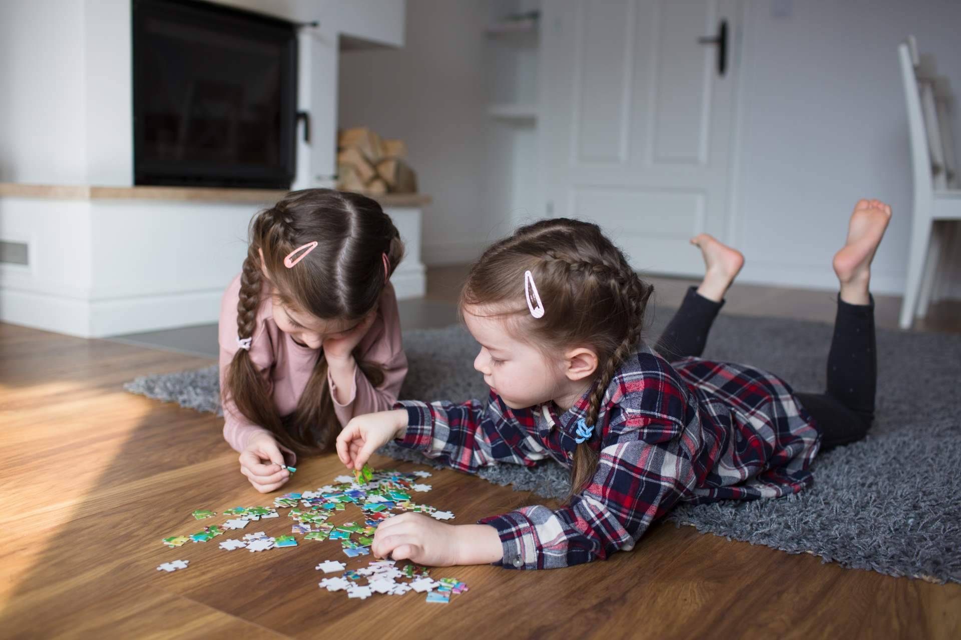 Disfrutar del ambiente familiar con sus puzzles y juegos educativos de Edicards
