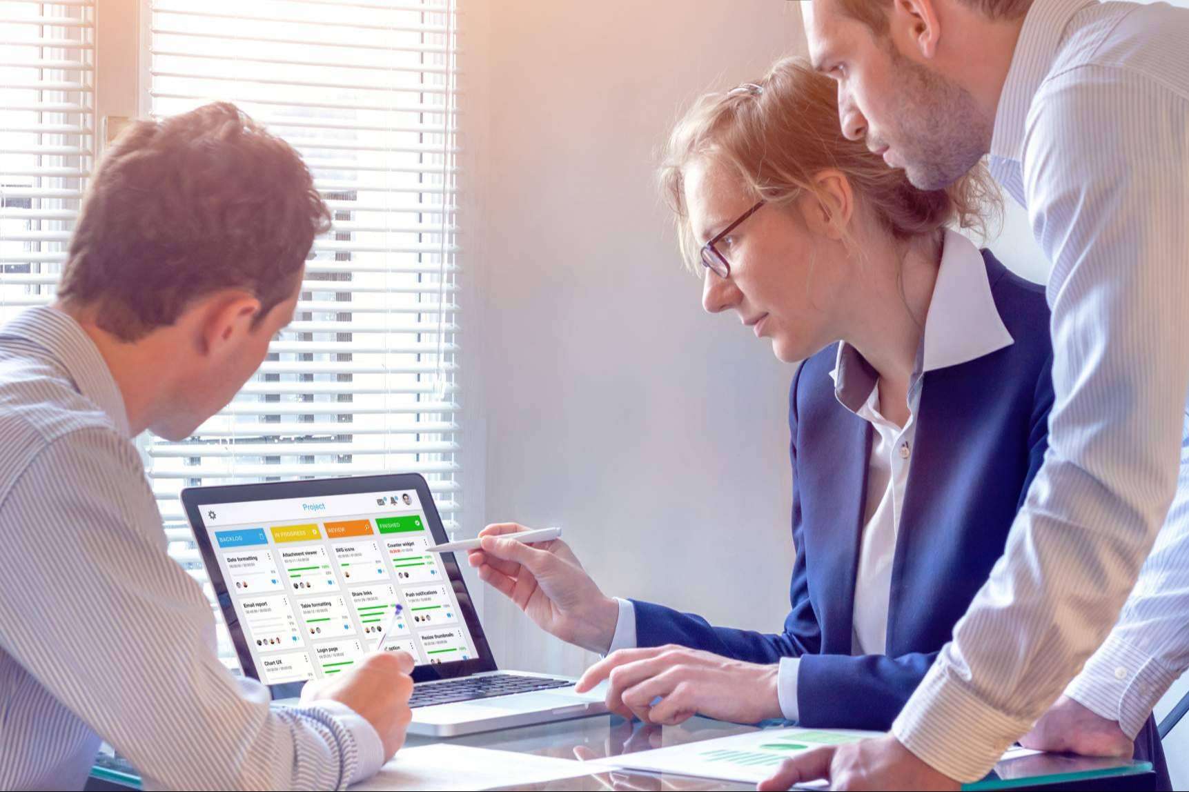 Ceesa enumera las diferencias entre los softwares horizontales y softwares verticales