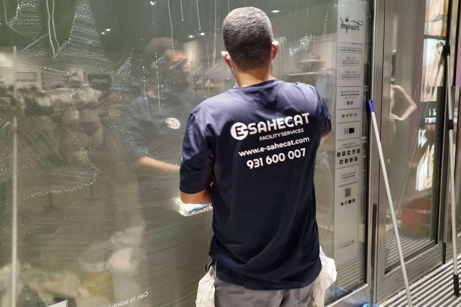 Soluciones eficaces y profesionales gracias a la empresa de limpieza E-SAHECAT