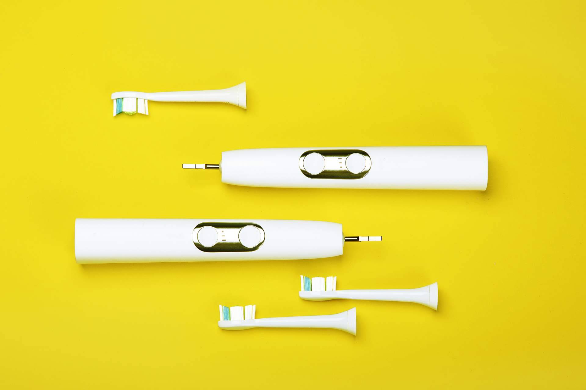 ¿Cepillo de dientes eléctrico o manual?, por Implant Clinics