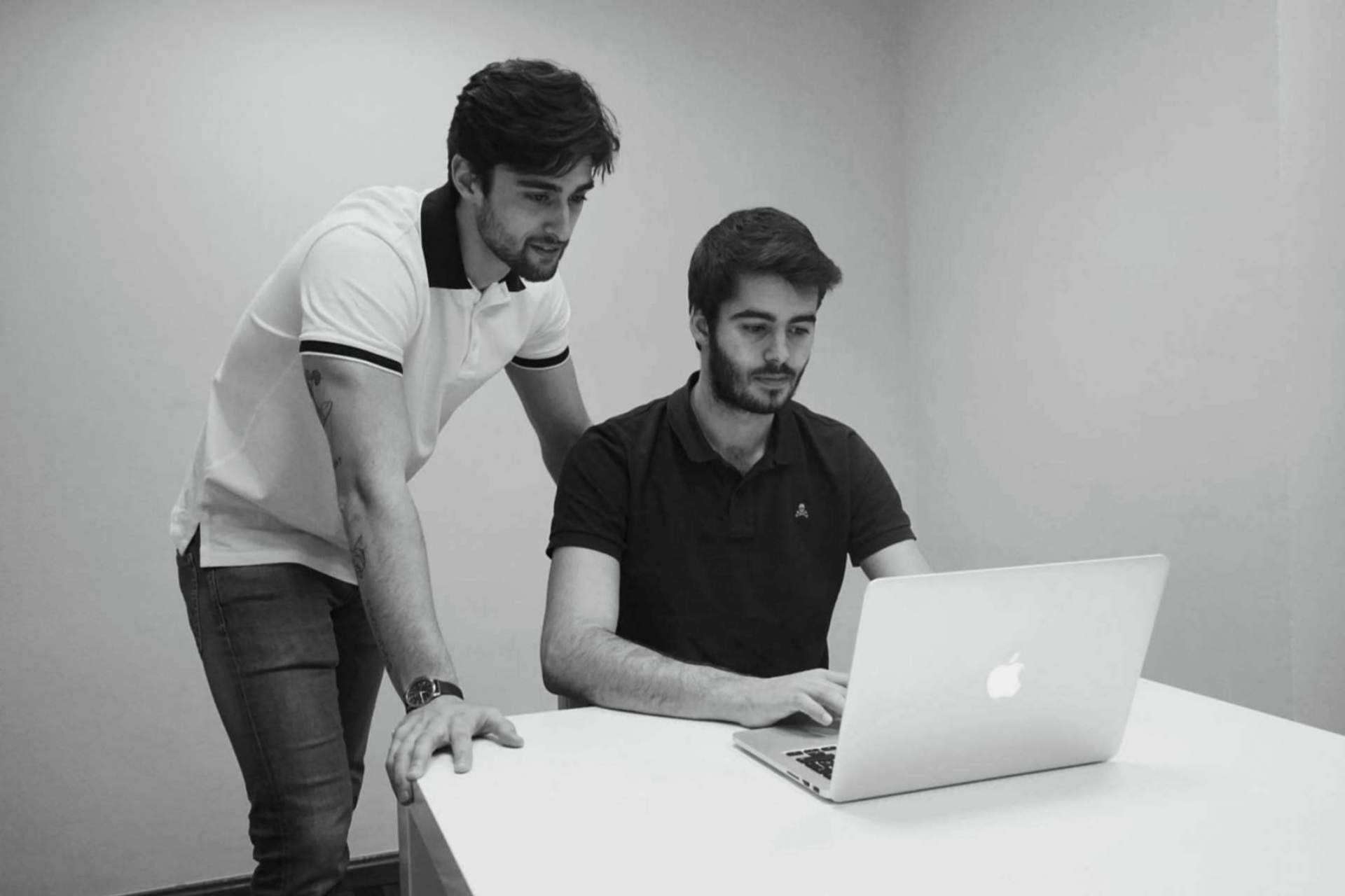 Gerard Donat Meseguer y Albert Puig Santaulária, los jóvenes que están detrás de la revolucionaria empresa Help It