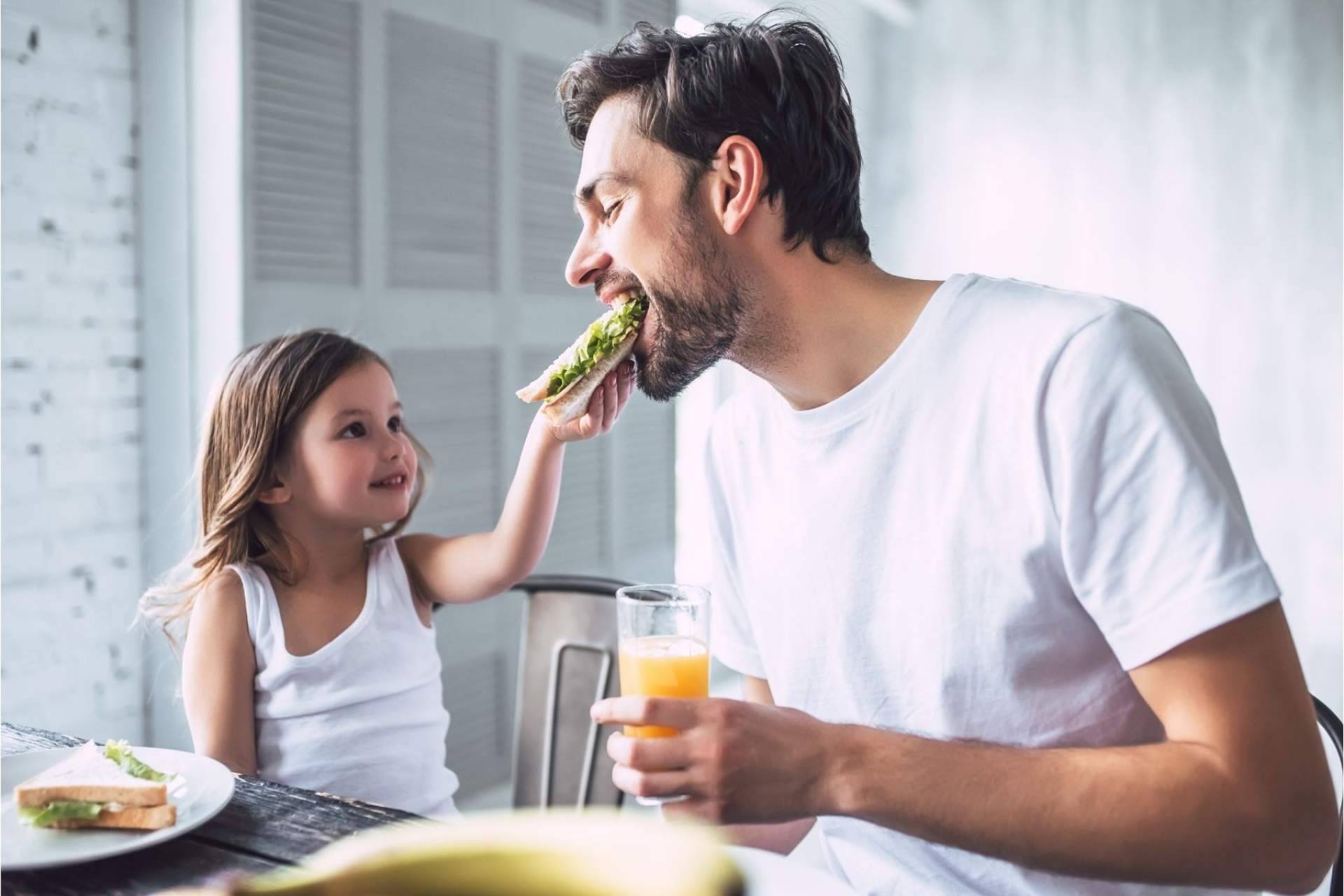 Celebrar el día del padre con los desayunos a domicilio de Las Flores No Se Comen