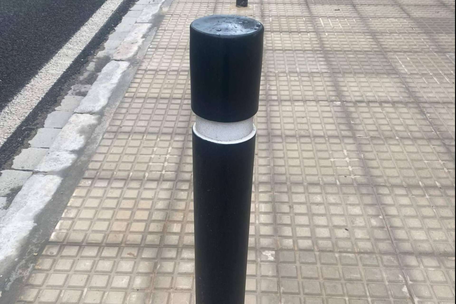 GB Solutions y sus pilonas de plástico reciclado con banda reflectante para delimitar los espacios de forma sostenible