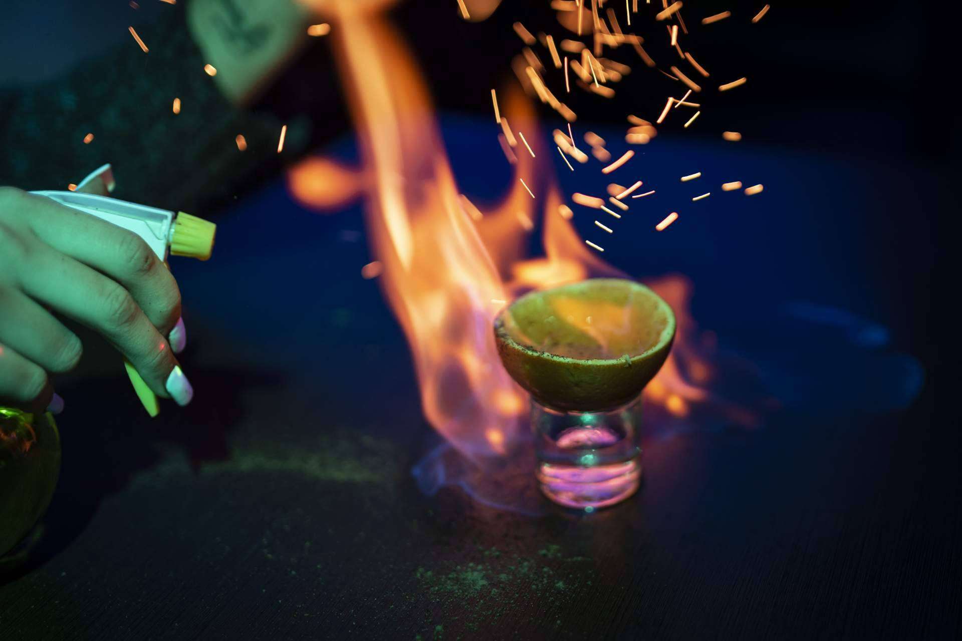 Los más de 600 chupitos de Espit Chupitos Madrid Sol cambian la forma de salir de fiesta en la capital española