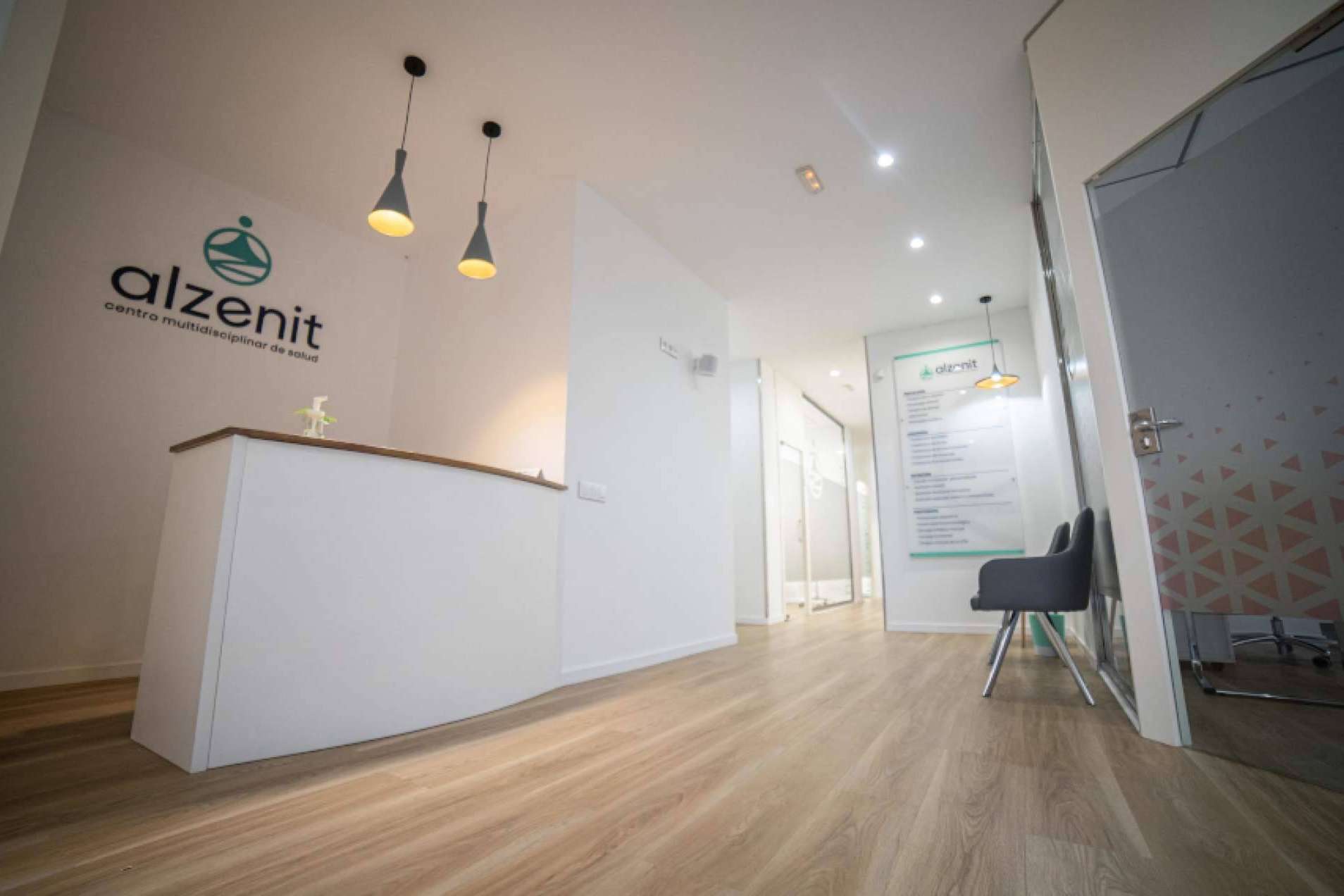 El centro de especialidades sanitarias en Alzira es Alzenit