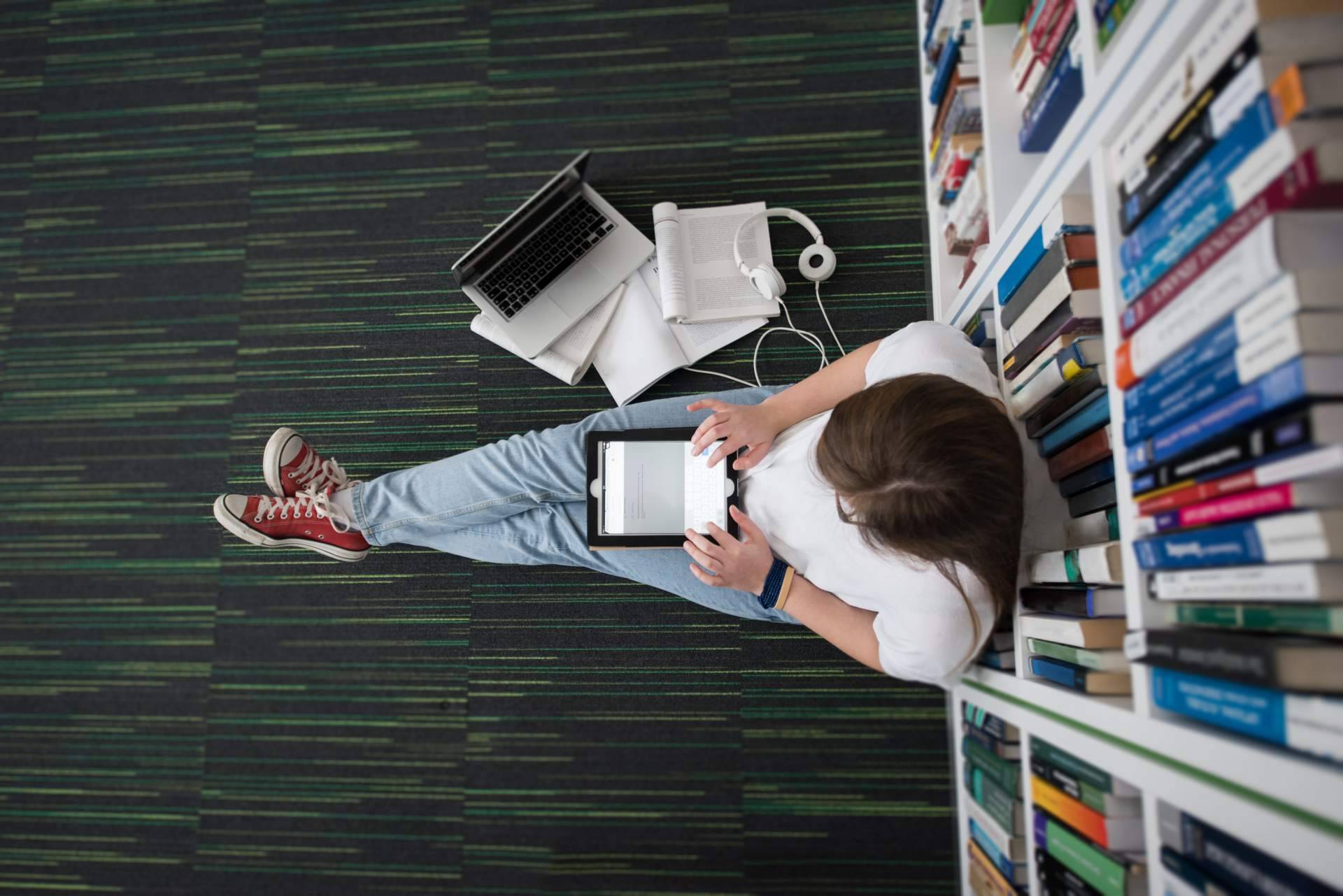 Trabajar en España mientras se estudia una carrera universitaria, por Global Estudiante