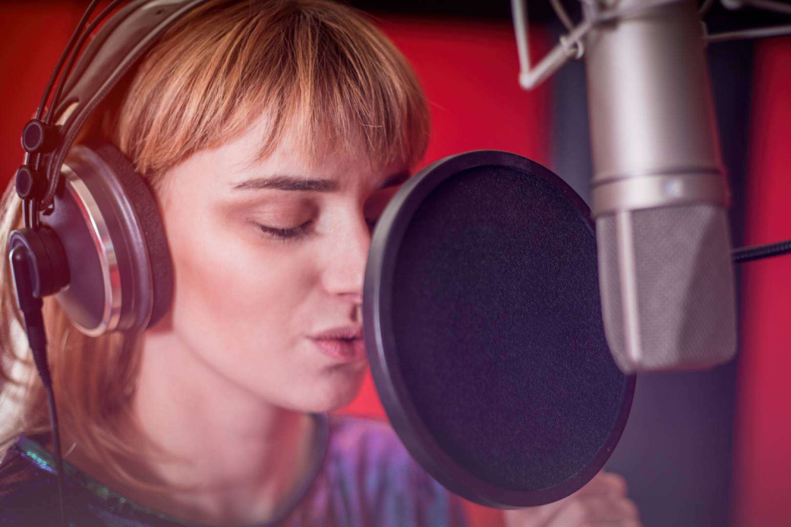 Hot Stuff Producciones Musicales ofrece el Taller de Doblaje de Canciones para todas las edades