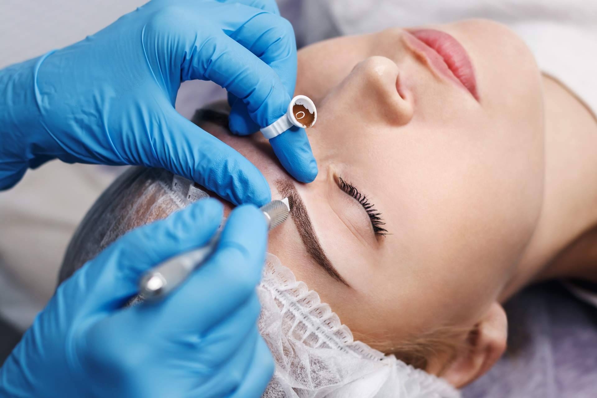 Todo lo que se debe saber antes de someterse a la técnica del microblading, por Centro Médico Bravo