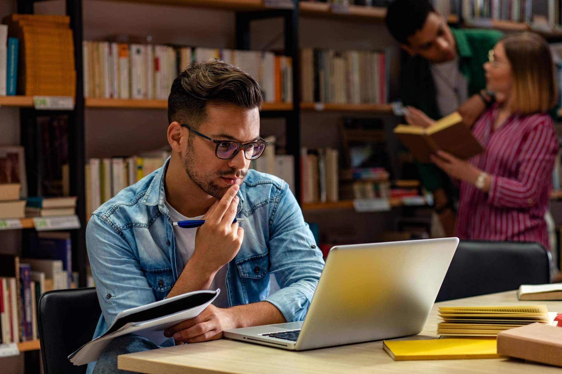 Academia especializada en ayuda universitaria, Hacer TFG