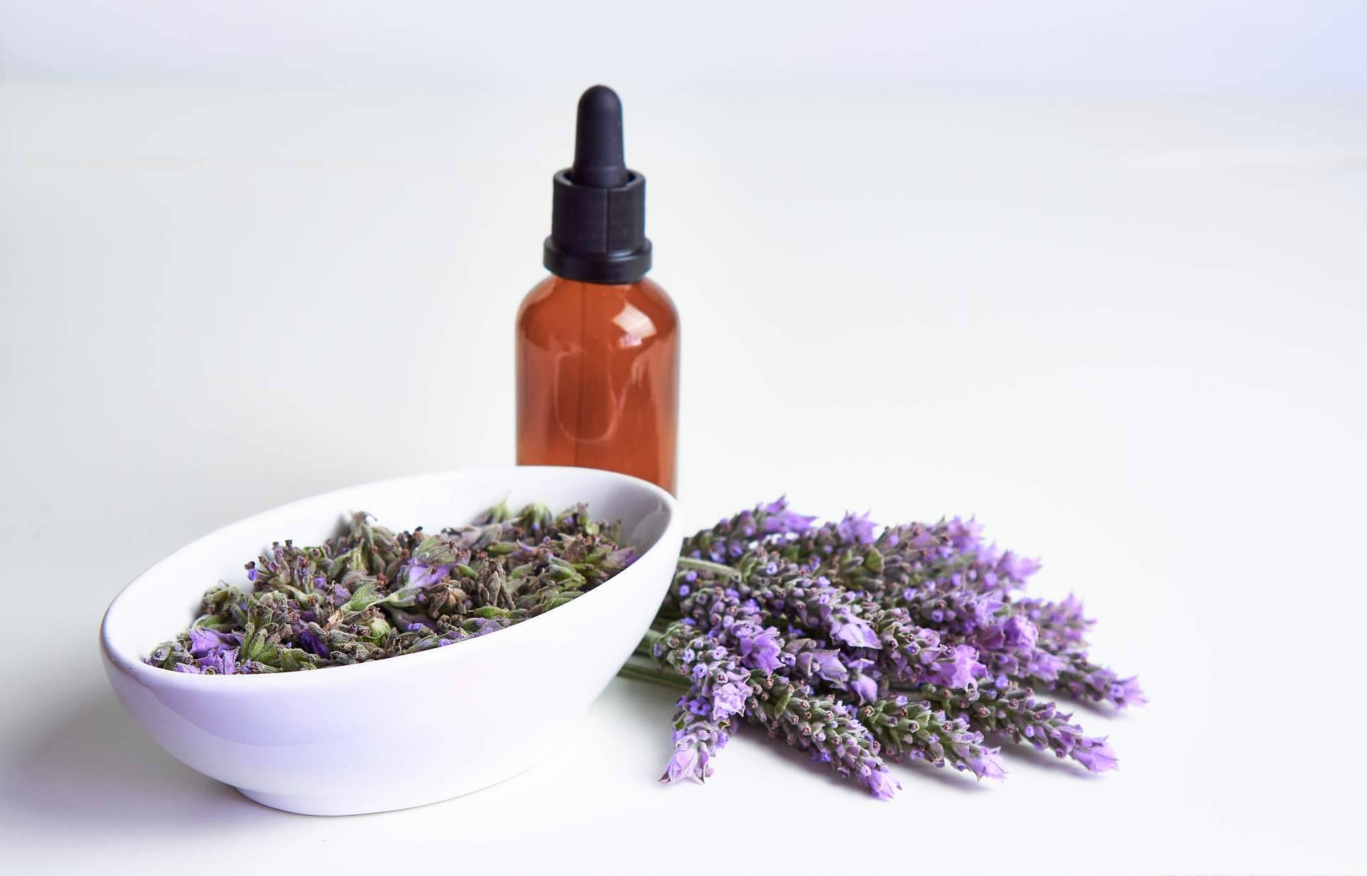 Farmacia Laura Garín habla sobre los beneficios de la aromaterapia y sus diferentes usos