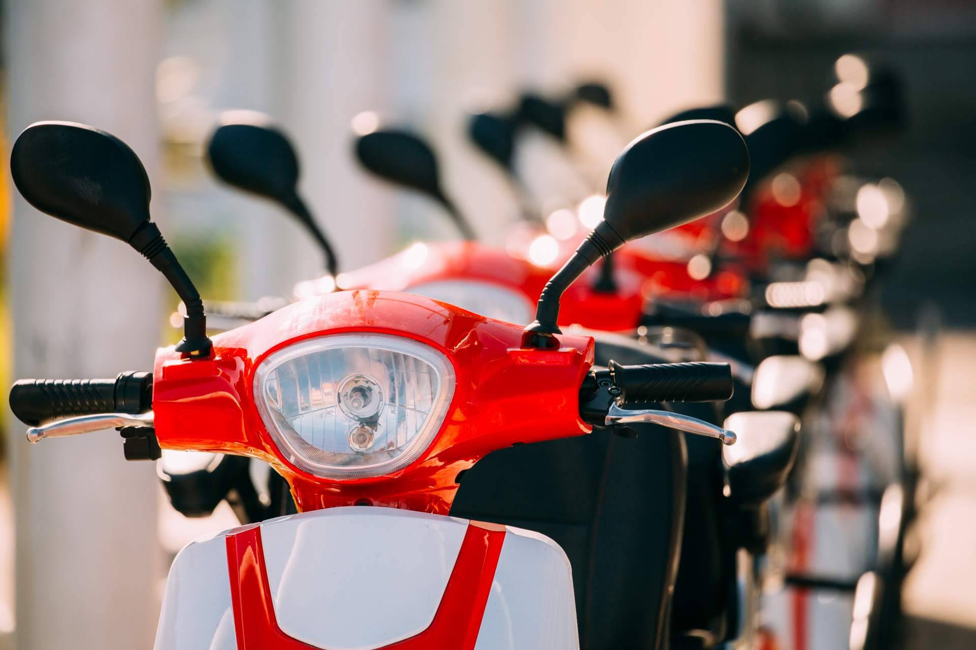 Las subvenciones en la compra de motos eléctricas, de la mano de la firma Emotobike