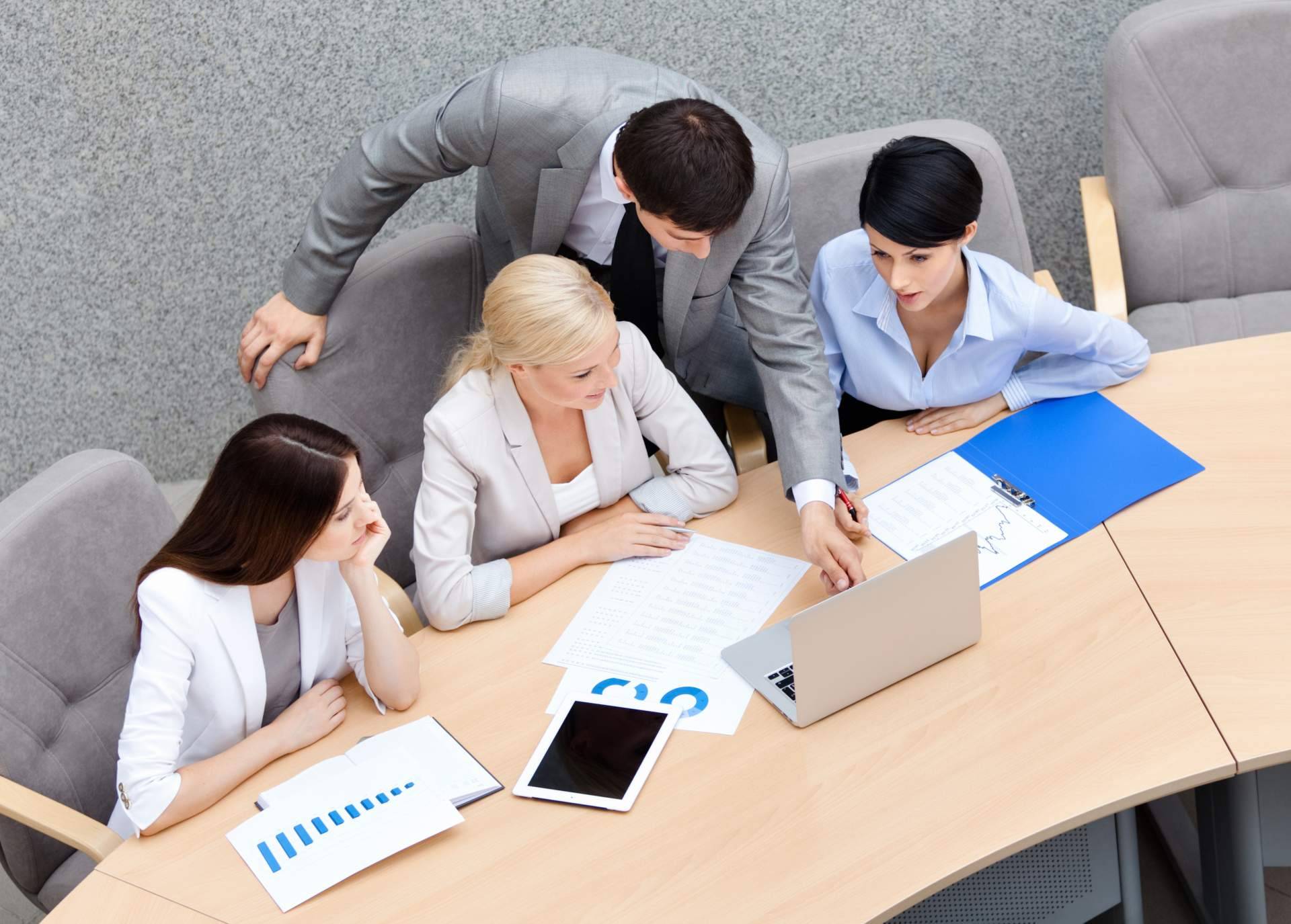 Más de 30 años ofreciendo servicios integrales de gestión empresarial, CEESA