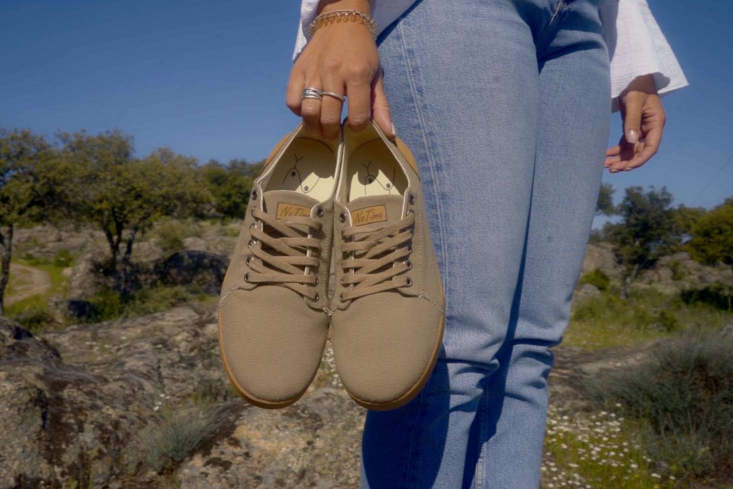 Zapatillas fabricadas a partir de pelotas de tenis recicladas, el innovador proyecto español de la firma NoTime