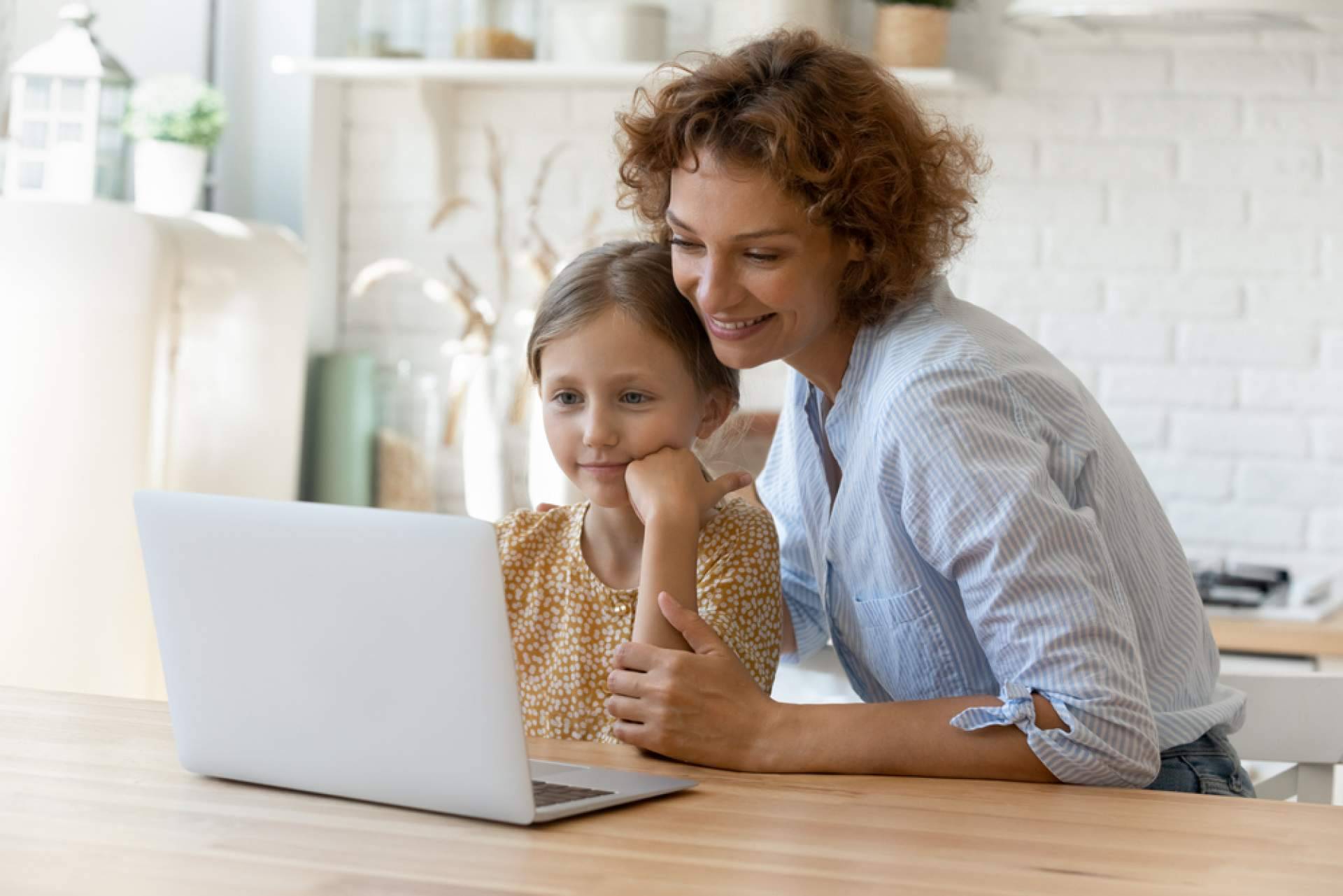 Divorcioscatalunya.com sobre la normativa que ampara a los menores ante las redes sociales