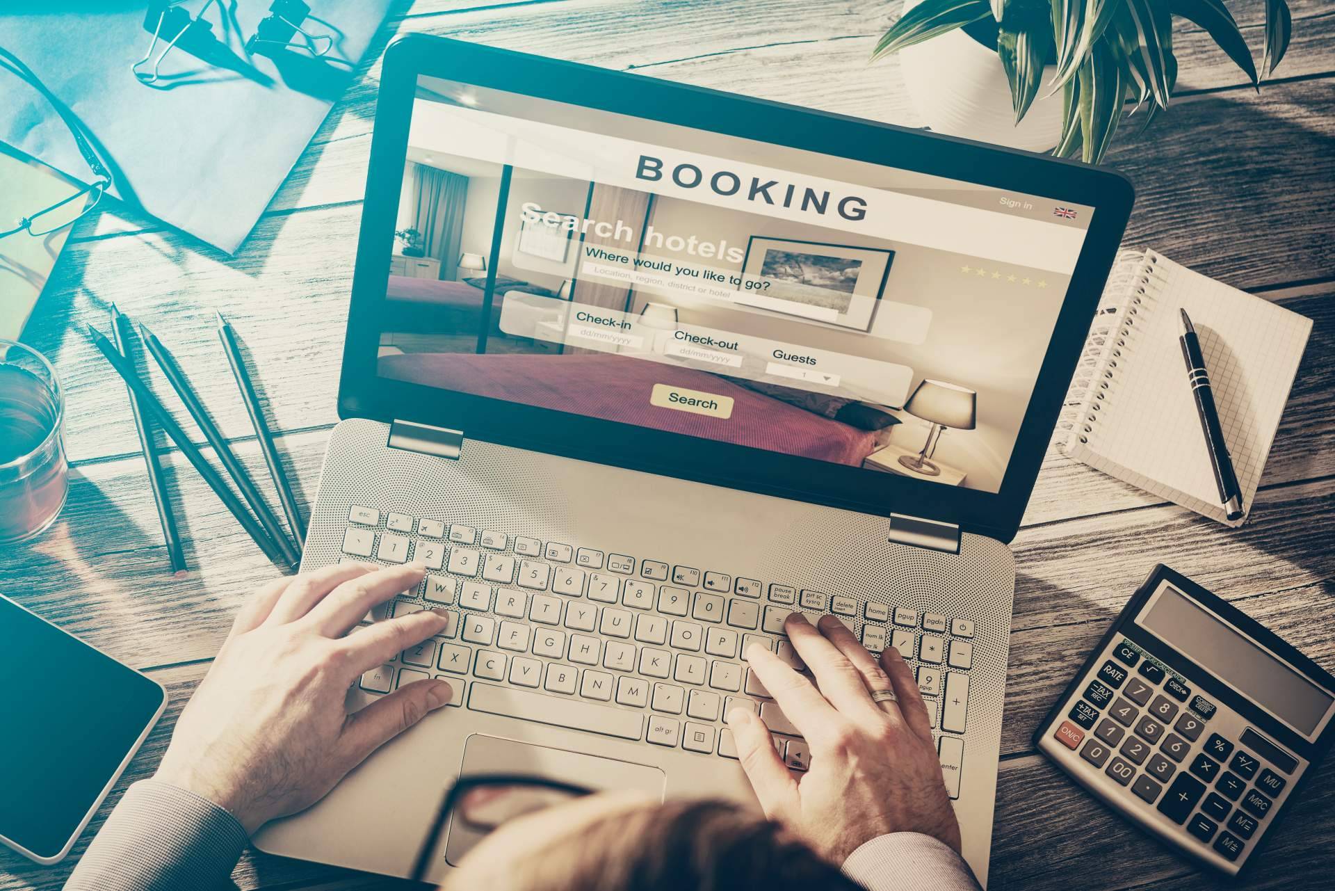 ¿Cuáles son las ventajas de contratar una agencia de marketing digital para conseguir mayor visibilidad en el sector turístico?