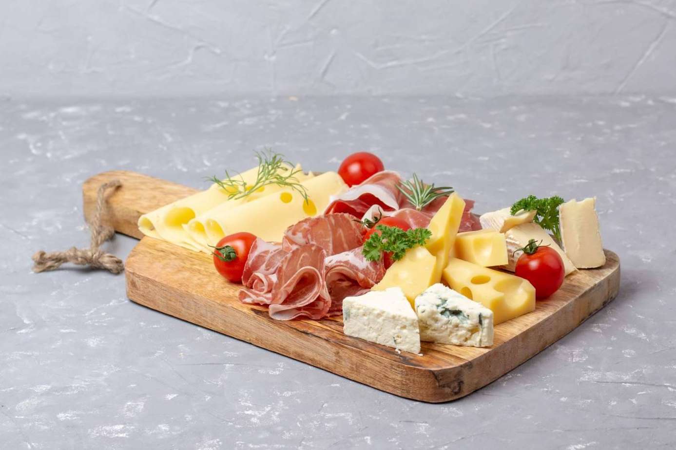 La tabla de quesos y embutidos de Bon León para sorprender a los invitados