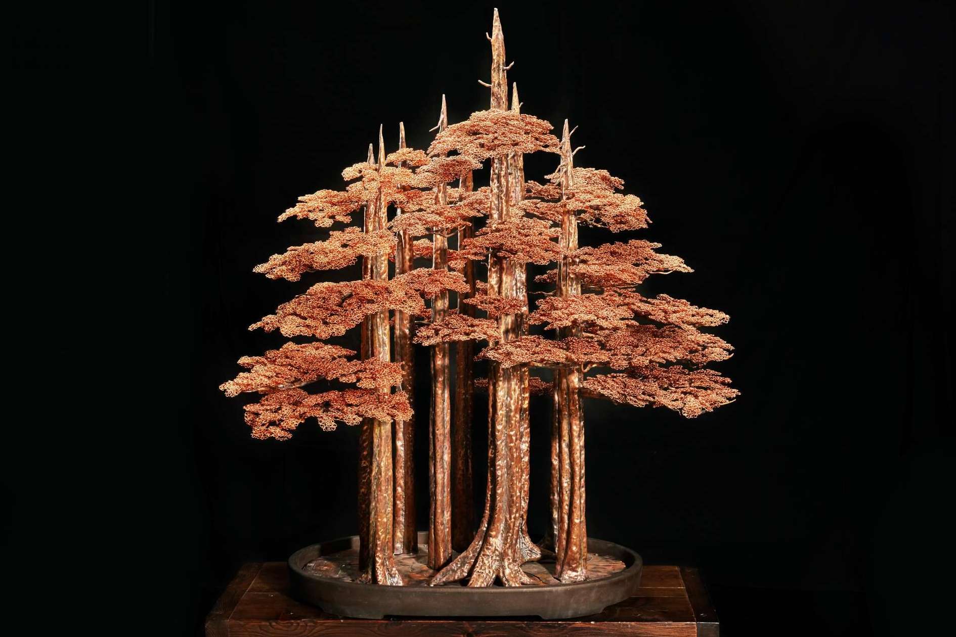 Entrevista con el artista Javier Badiola, creador del Bonsái (de cobre) más caro del mundo