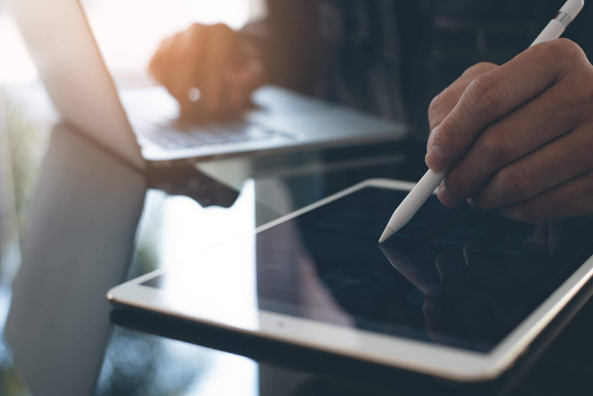Ventajas y usos de utilizar la aplicación SIGNply en empresas para firmar online