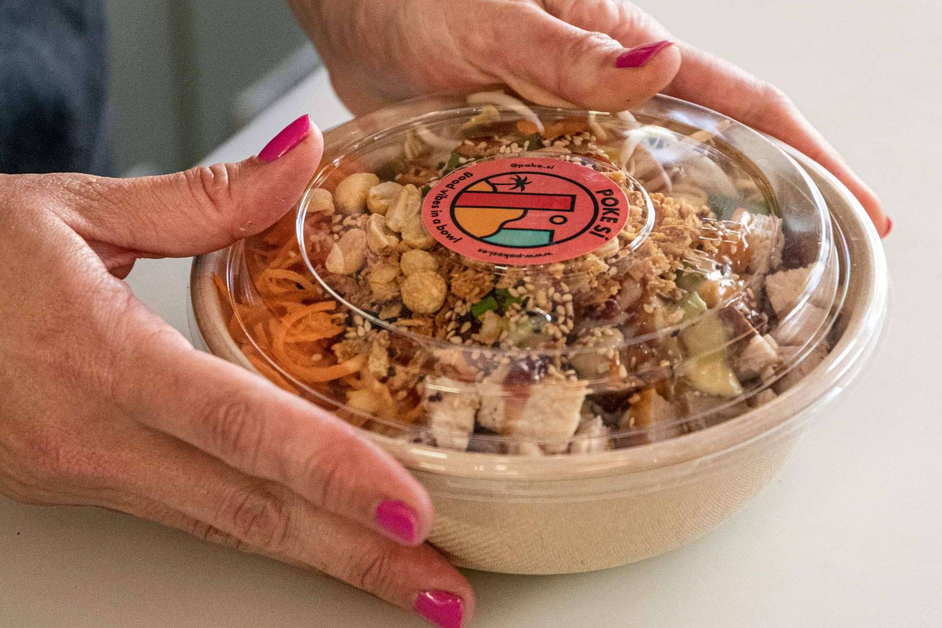 Poke Sí expande sus horizontes y abre su primer restaurante en Badalona