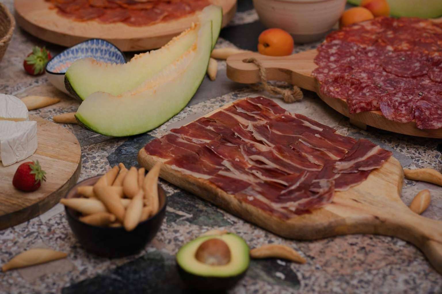 Enrique Tomás ofrece jamón español de calidad