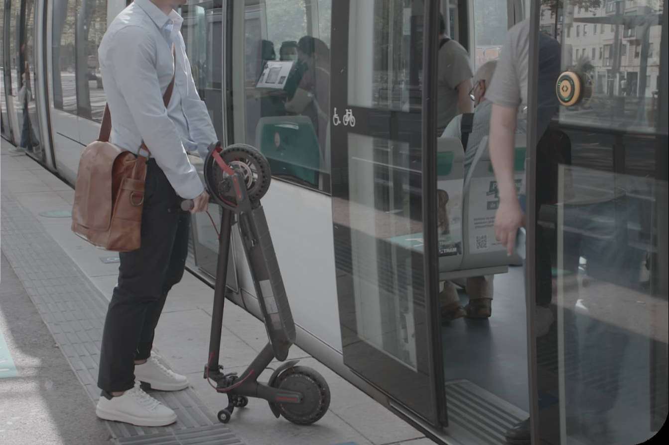 Facilitar el desplazamiento con el soporte para patinete eléctrico de Techmotion Electronics