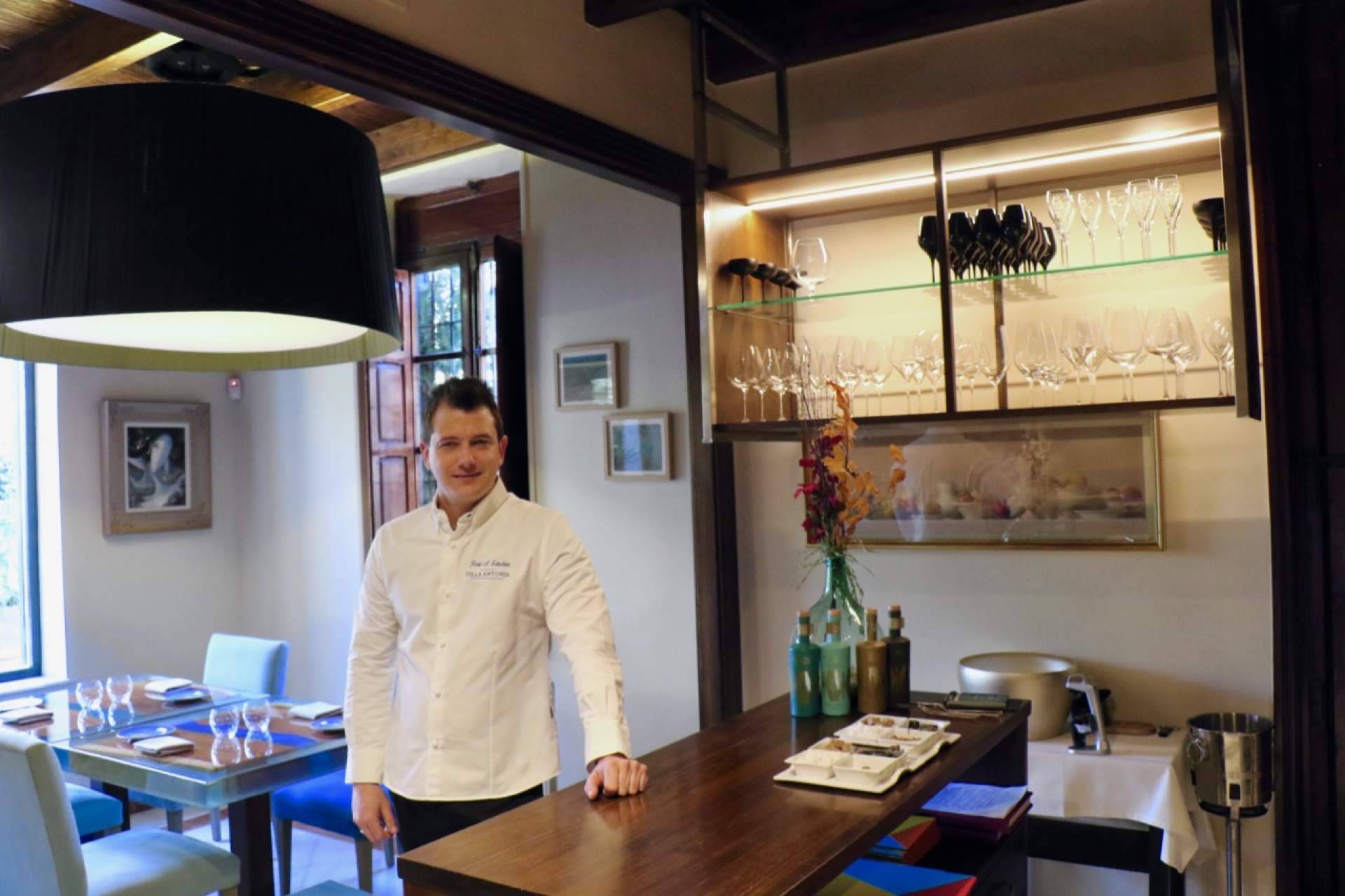 Dos cocineros, dos cocinas y cuatro manos